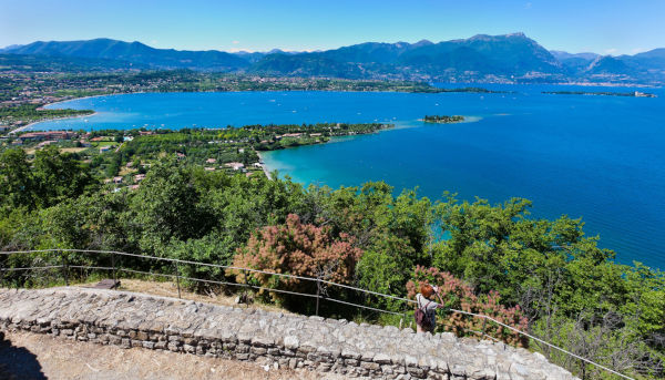 Punti panoramici sul Lago di Garda: 14 idee super tra passeggiate, gite in moto o in auto