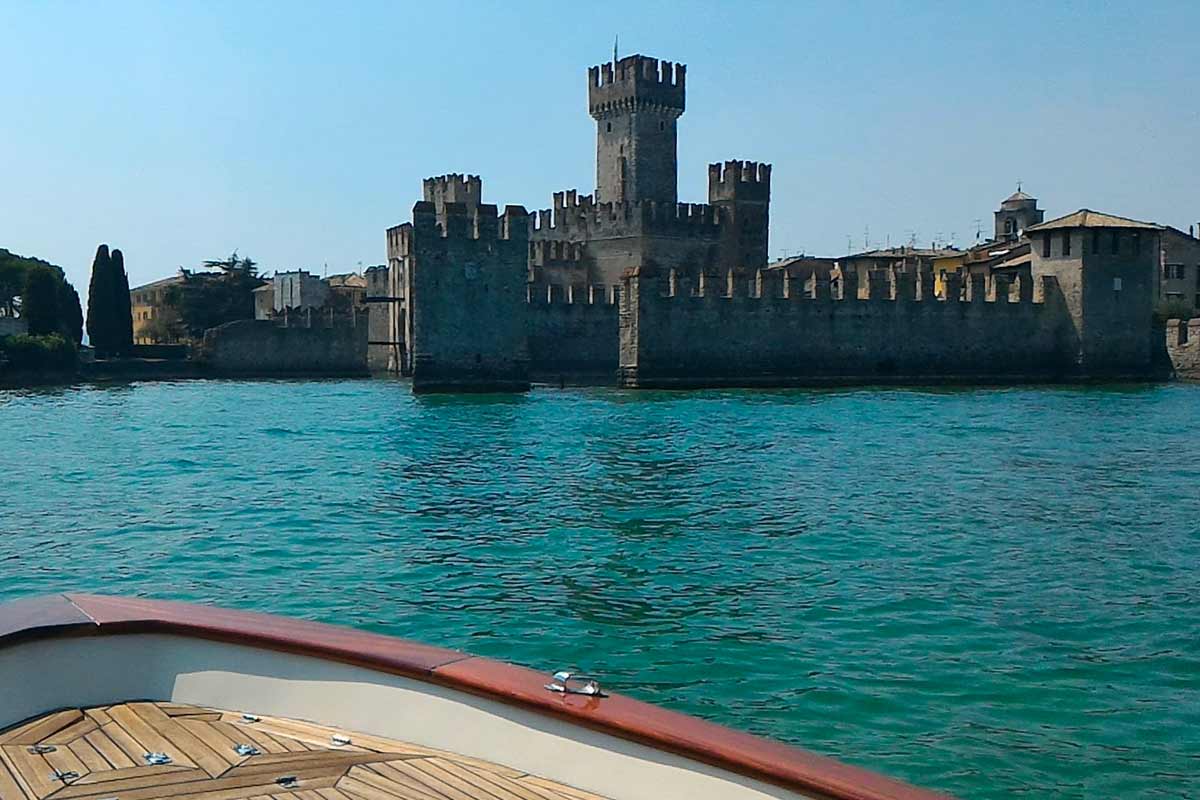 Castello Scaligero da Salò in barca